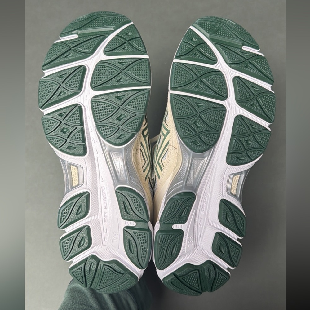 ASICS Gel-NYC sneaker in “Ivory/Forest Night” colorway. - Picture 6 of 6